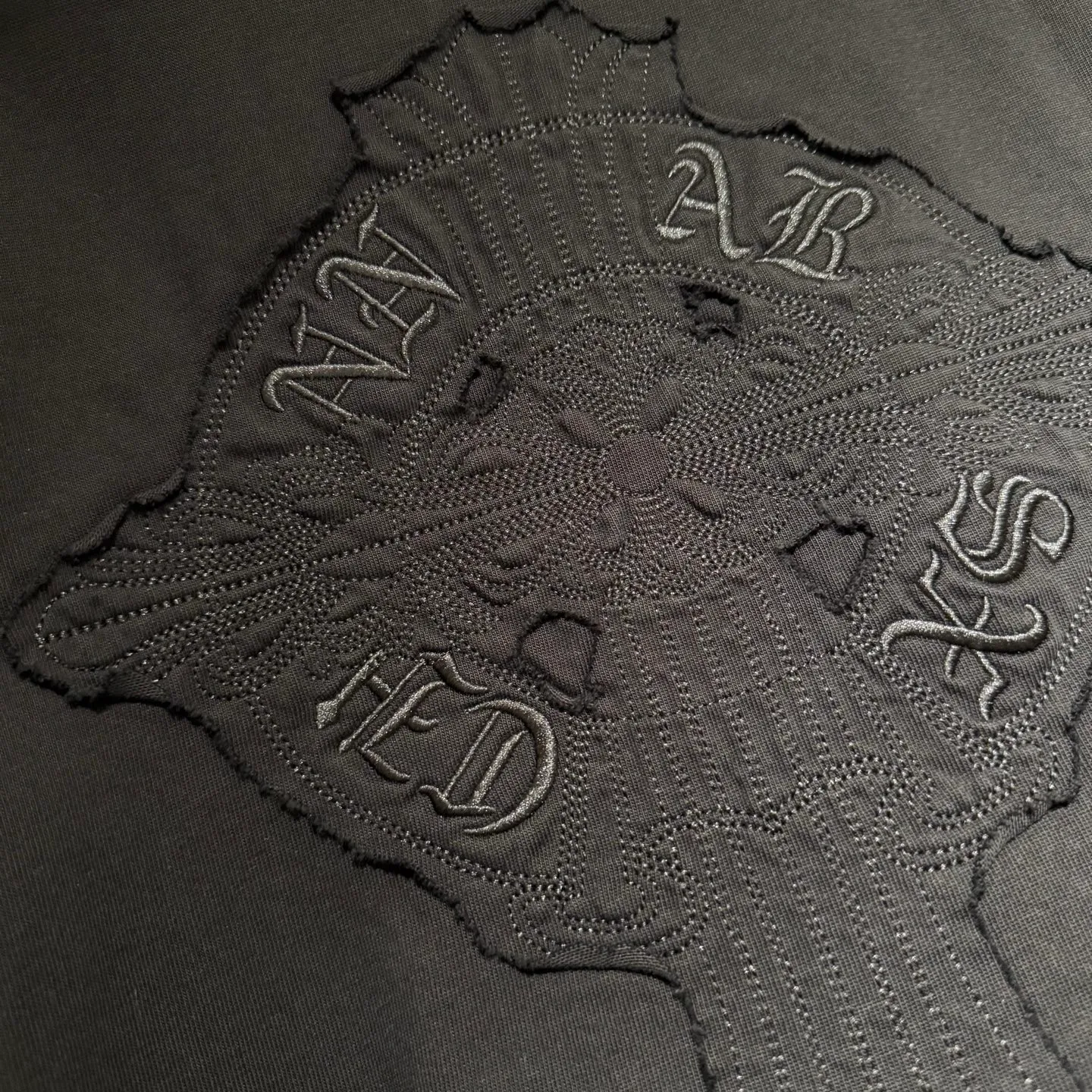 🅿️330 [Strict quality control] CH Croixin's new long-sleeved sweatshirt T-shirt. Heavy 340g double yarn fabric. Wash the whole garment twice. Frayed and torn on all four sides. Heavy fabric. The neckline is made of icy Salona. Loose fit. Deep, wide and stylish. No deformation or shrinkage. Color: 3 colors, black, white and gray. Size: M-2xl